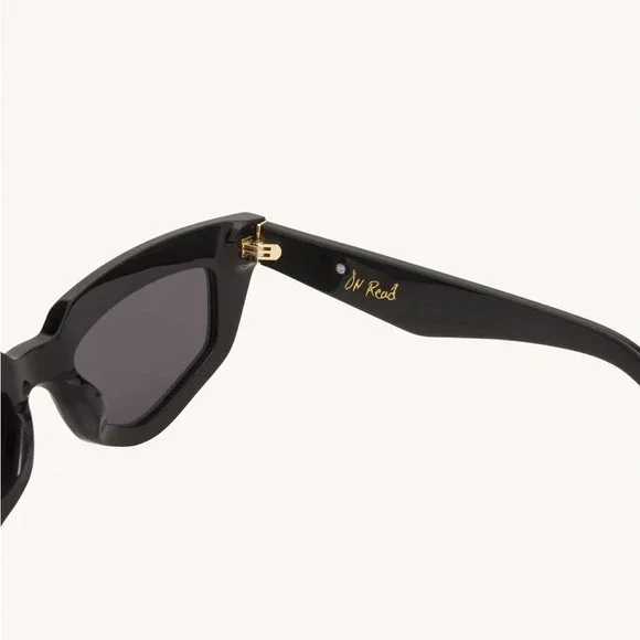 DEZI BLACK ‘ON READ’ SUNGLASSES - Picture 4 of 11